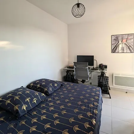 Beautiful 3-bedroom With Terrace, Park View
