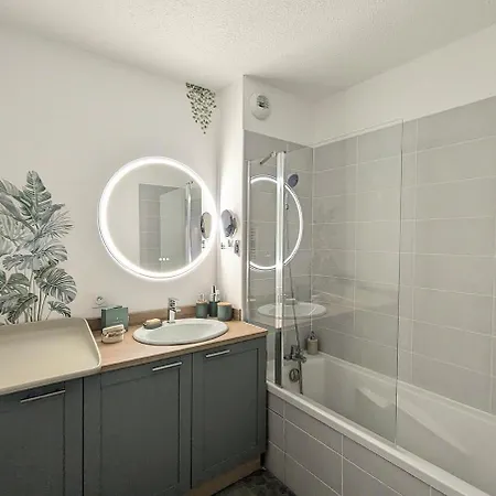 Beautiful 3-bedroom With Terrace, Park View