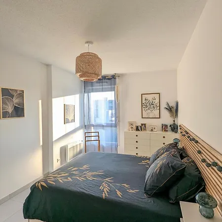 Beautiful 3-bedroom With Terrace, Park View *