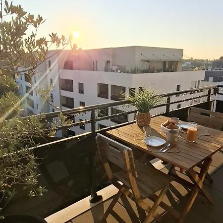 Beautiful 3-bedroom With Terrace, Park View *